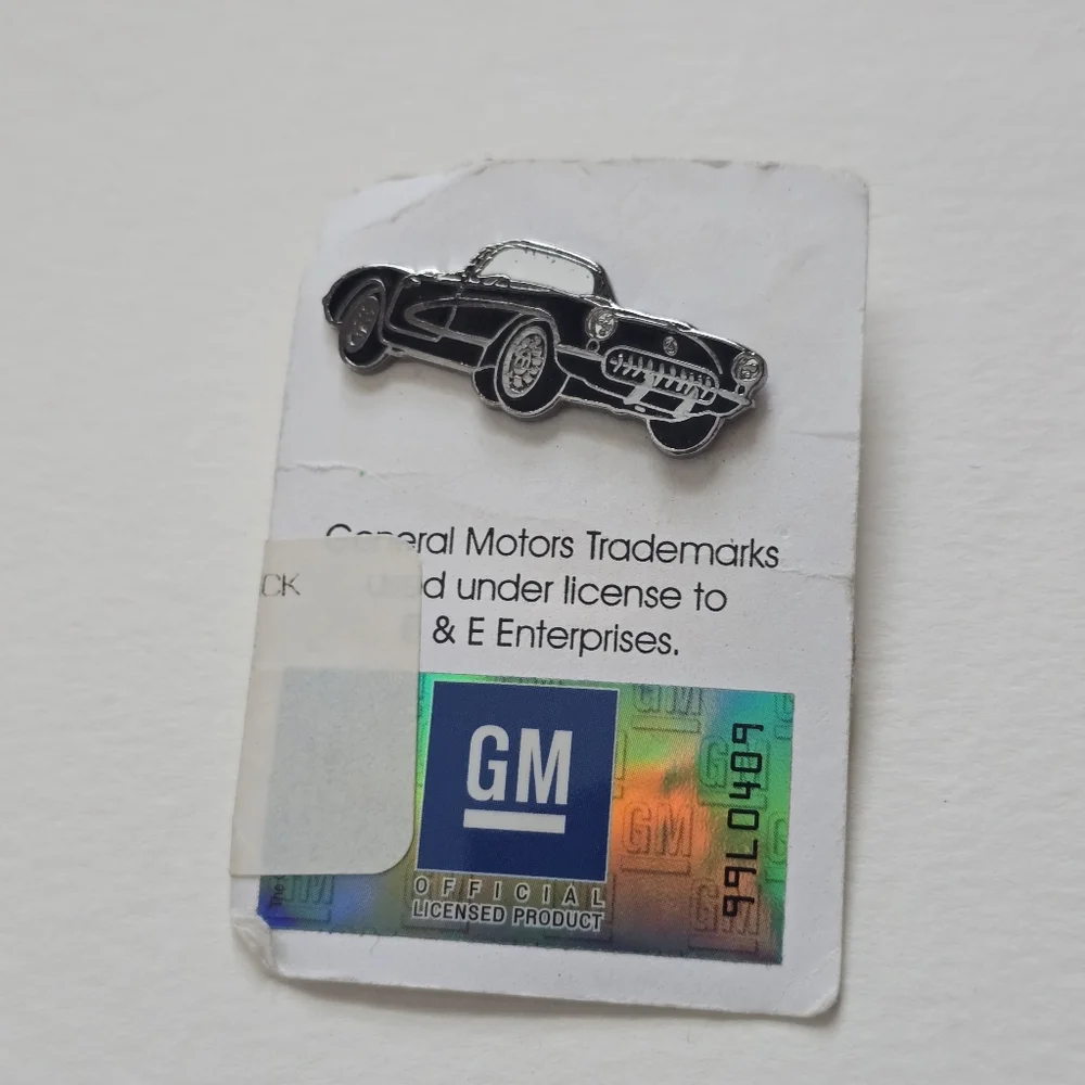 GM Licensed Classic Corvette Enamel Pin - Black & Silver